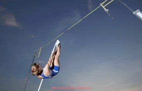 优直播-江边健身器材中旋转类设备的使用方式与注意事项